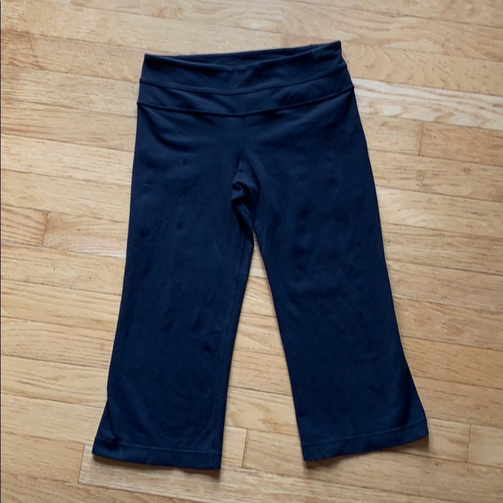 Lululemon Black Capris Cropped Leggings, Size 4